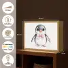 Pinguïn - Strikje - Roze - Dier Light Box met batterij (Wandlamp kind) middel -USP_websiteoverzichtNL