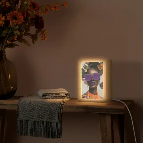 Vrouw - Zonnebril - Vlinder - Bloemen Light Box met kabel (Tafellamp) klein -sfeer4