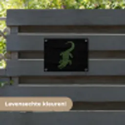 Krokodil - Groen - Tijgerachtig - Strepen tuinposter los doek klein -sfeer3