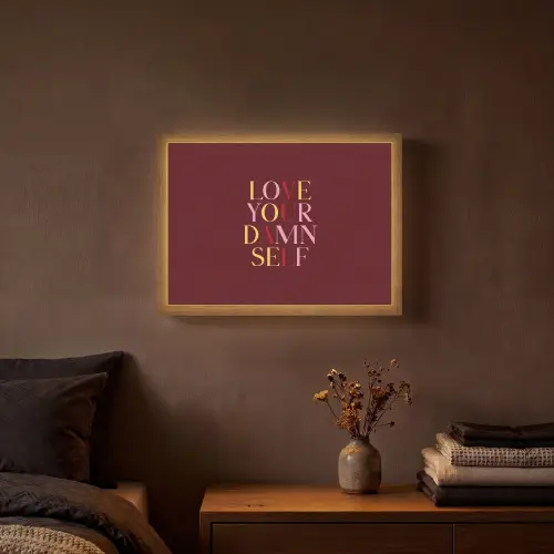 Love your damn self - Kleurrijk - Bordeaux Light Box met batterij (Wandlamp) middel -sfeer4
