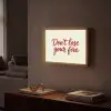 Don't lose your fire - Rood - Wit - Minimalistisch Light Box met batterij (Wandlamp) middel -sfeer1