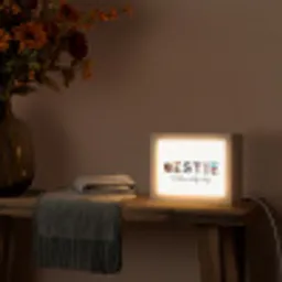 Bestie - Lettercollage Light Box met kabel (Tafellamp) klein -sfeer4