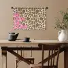 Tekst - Be cool or leave - Roze - Giraffenprint Wandkleed katoen klein -sfeer6