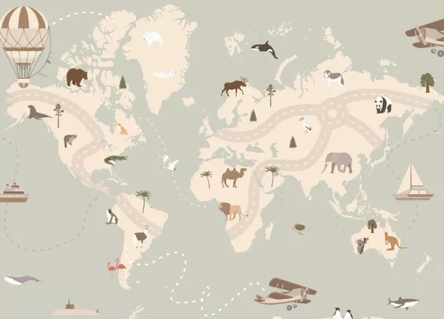 Een speelmaat van een wereldkaart waar dieren en vliegtuigen op te zien zijn.