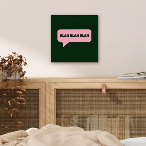 Tekstwolk - BLAH BLAH BLAH - Roze aluminium wit klein -sfeer3