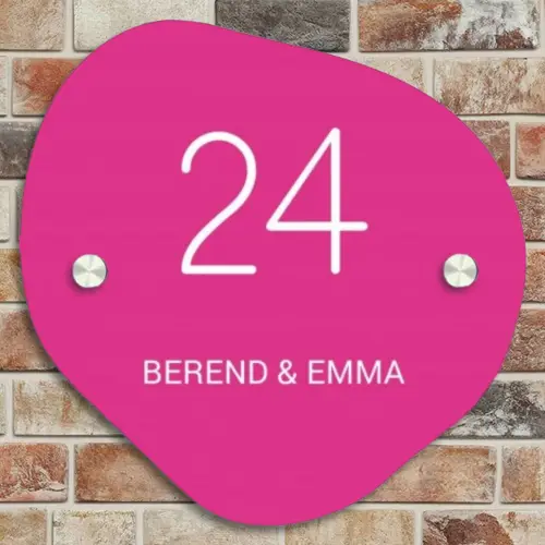 Weiße Herzchen in den Ecken - Modern Naambord Organisch middel -sfeer10