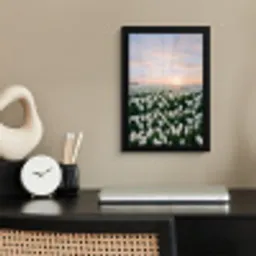 Tulpen - Landschap - Wit fotolijst zwart zonder passe partout klein -sfeer1