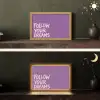 Follow your dreams - Paars - Penseeltextuur Light Box met kabel (Tafellamp) klein -sfeer3