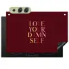 Love your damn self - Kleurrijk - Bordeaux Inductie beschemer met haakjes klein -3d