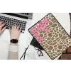 Tekst - Be cool or leave - Roze - Giraffenprint laptophoes neopreen klein -bureau