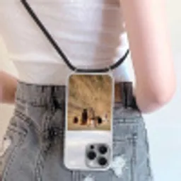 Runderen - Kudde - Landschap - Weide - Rustig Hoesje iPhone 16 Pro Max met koord klein -sfeer5