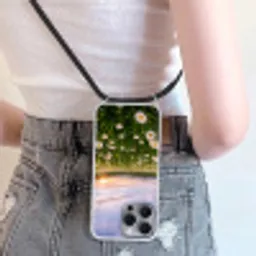 Madelief - Veld - Heuvels - Groen Hoesje iPhone 16 Pro Max met koord klein -sfeer5