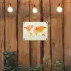 Wereldkaart - Oranje - Kleurrijk tuinposter los doek klein -sfeer1