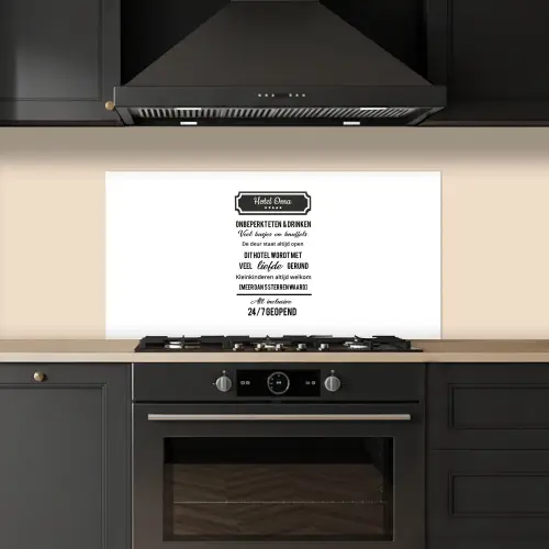 Hotel oma - Spreuken - Oma - Quotes keuken achterwand spatscherm middel -sfeer1