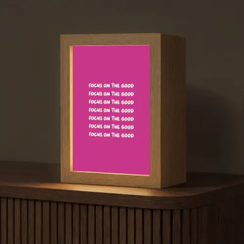 Focus on the good - Roze - wit Light Box met kabel (Tafellamp) klein -z3d_website