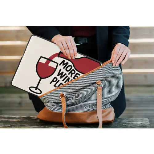 Wijnfles - Quote - Rood - Glas laptophoes neopreen klein -tas