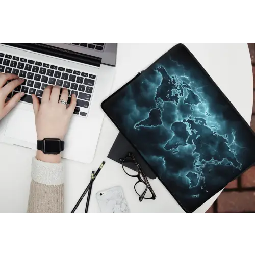 Wereldkaart - Bliksem - Blauw laptophoes neopreen klein -bureau