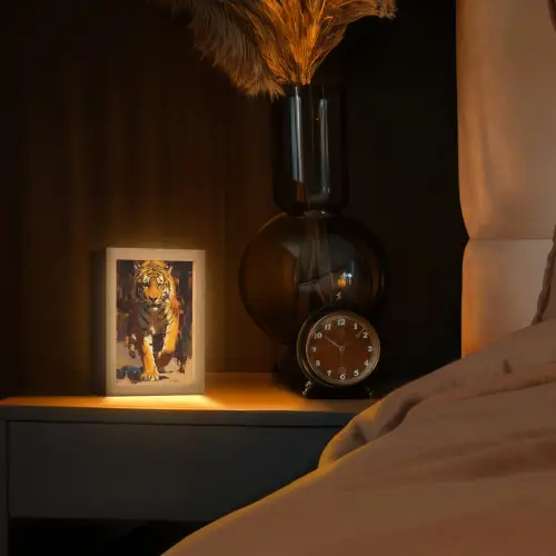 Tijger - Geschilderd - Oranje - Penseelstreken Light Box met kabel (Tafellamp) klein -sfeer1