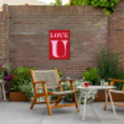 Rood - Love - Valentijn - Roze Tuinposter op houten frame 2 cm dik klein -sfeer3