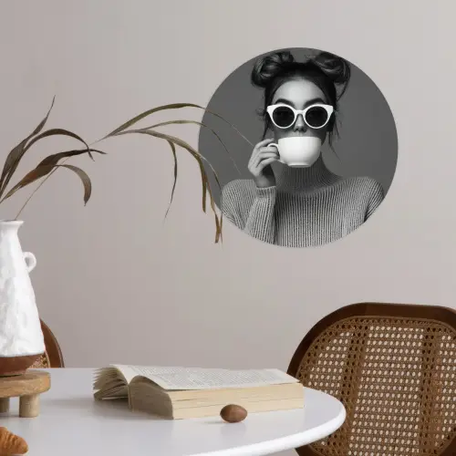Vrouw - Koffie - Zwart - Wit Wandcirkel behangsticker klein -sfeer3