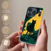 Zwarte kat - Mysterieus - Gele instraal Telefoonhoesje iPhone 17 Pro klein -sfeer3_NL