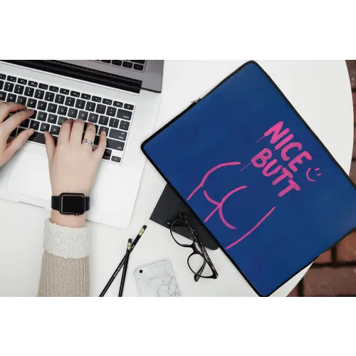 Brutaal - Grappig - Blauw laptophoes neopreen klein -bureau