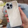 Golvende lijnen - Vloeiend - Zandkleurig Hoesje iPhone 16 Pro Max met koord klein -sfeer3
