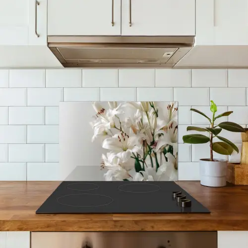Lelies - Boekte - Wit - Meeldraden keuken achterwand spatscherm klein -sfeer2
