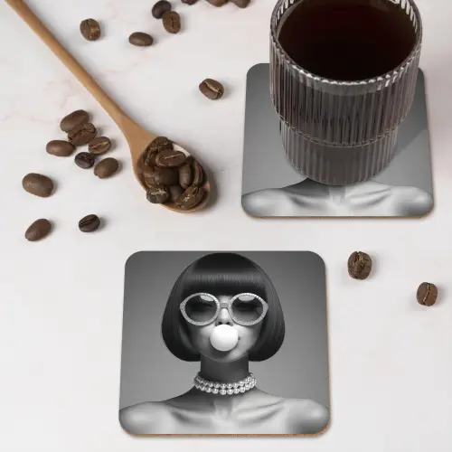 Vrouw - Zwart Wit - Ketting - Zonnebril onderzetter kurk middel -sfeer2