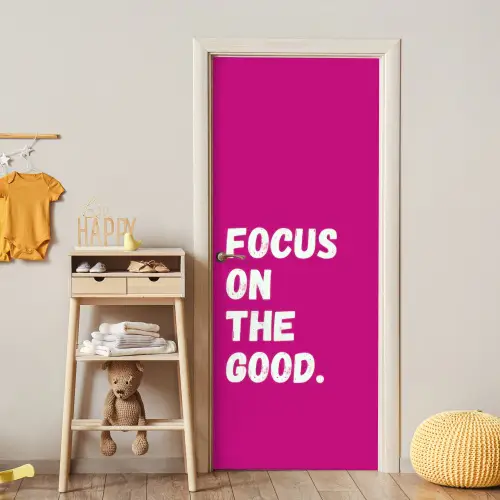 Focus on the good - Roze - Simple deurposter klein -sfeer4