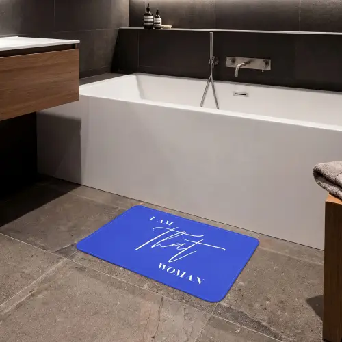 Blauw - I am that woman - Sierlijk - Minimalistisch Badmat klein -sfeer3