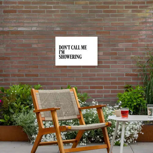 Tekst - Modern - Zwart - Wit Tuinposter op houten frame 2 cm dik klein -sfeer3