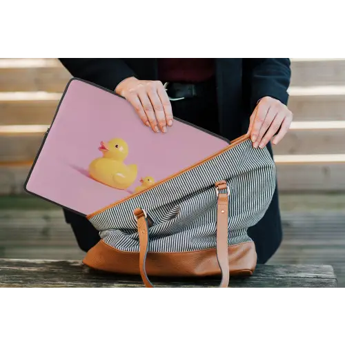 Eendjes - Vrolijk - Roze laptophoes neopreen klein -tas