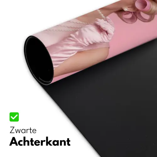 Vrouw - Roze - Parelketting - Krulspelden Muismat XXL klein -sfeer2