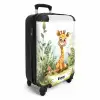 Guusje giraf Koffer - NBS - Handbagage middel -productfoto_3d