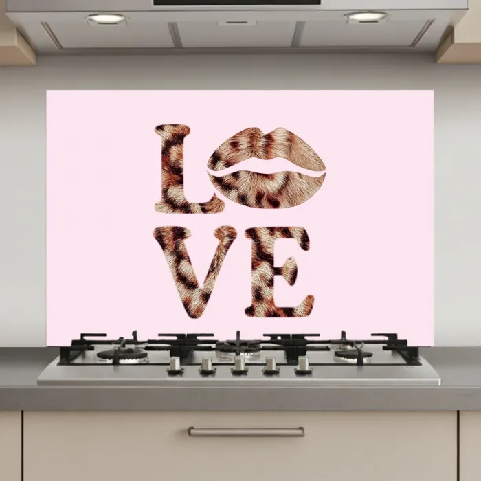 Tekst - Love - Pantervacht - Lichtroze keuken achterwand spatscherm klein -3d_website