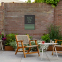 Quote - Groen - Grill - Zomer Tuinposter op houten frame 2 cm dik klein -sfeer3