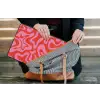 Abstract - Patroon - Rood - Roze - Minimalistisch laptophoes neopreen klein -tas