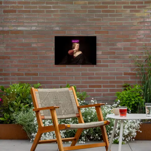 Quote - Neon - vrouw Tuinposter op houten frame 2 cm dik klein -sfeer3