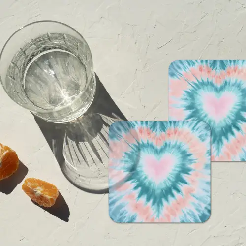 Hartvormig - Tie dye - Pasteltinten - Lichtgroen onderzetter kurk middel -sfeer4