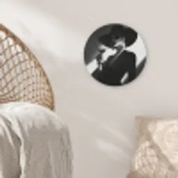 Vrouw - Wijn - Chic Akoestische PET Vilt - Rond klein -sfeer4