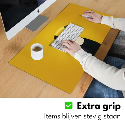 Toekan - Minimalistisch - Snavel - Oranje Muismat XXL klein -sfeer3