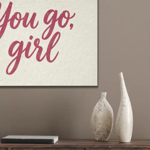 you go girl - Rood - Wit PET vilt klein -sfeer6_closeup