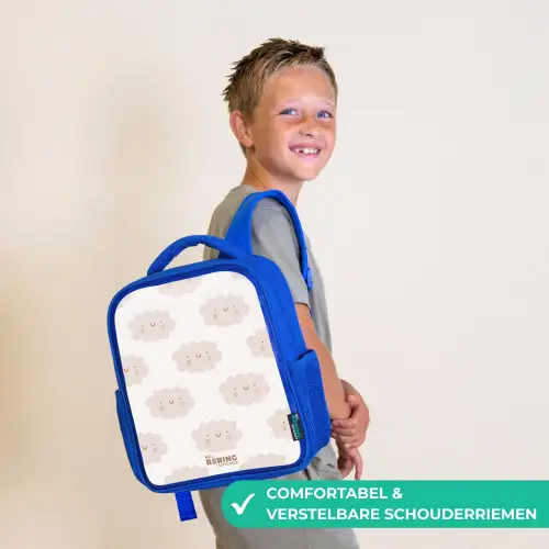 Vrolijke wolkjes met gezichtjes op crèmekleurige achtergrond Kinderrugzak - Blauw middel -sfeer3_NL