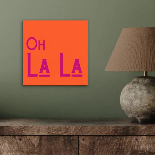 Oh la la - Oranje - Roze - Scheeflettertype aluminium wit klein -sfeer2