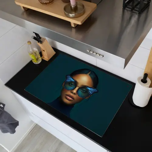 Vrouw - Vlinder - Bril - Blauw - Modern - Portret Inductie beschemer met haakjes klein -sfeer1