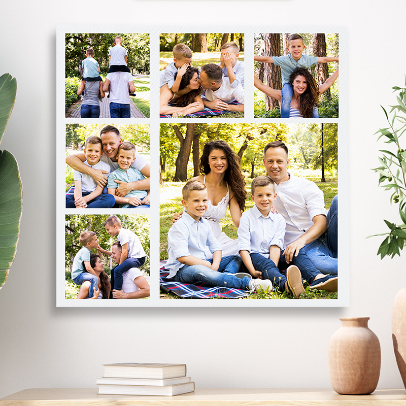 Een canvas collage van een gezin hangt aan de muur