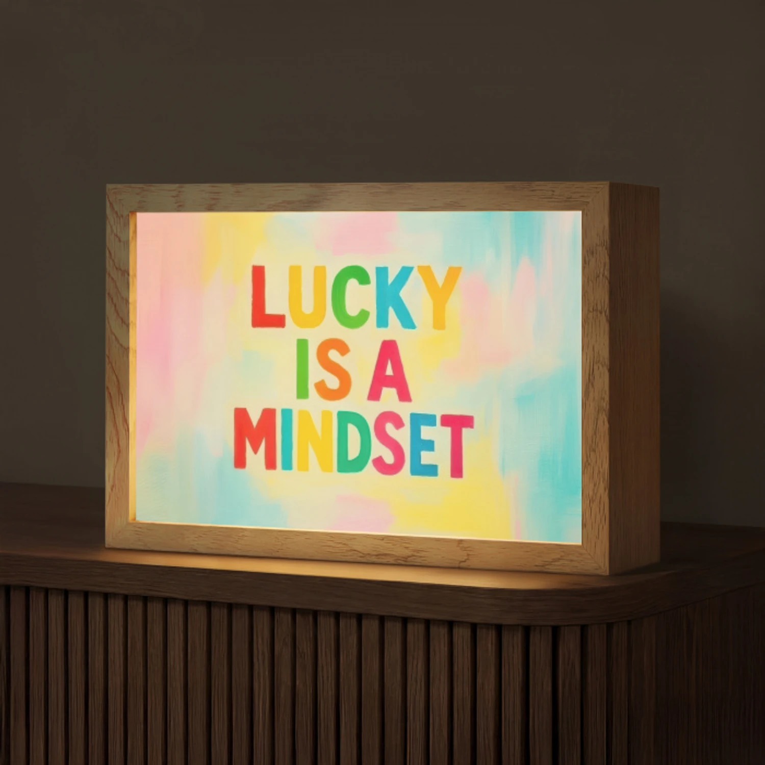 Quote - Lucky - Regenboogkleuren Light Box met kabel (Tafellamp) klein -z3d_website