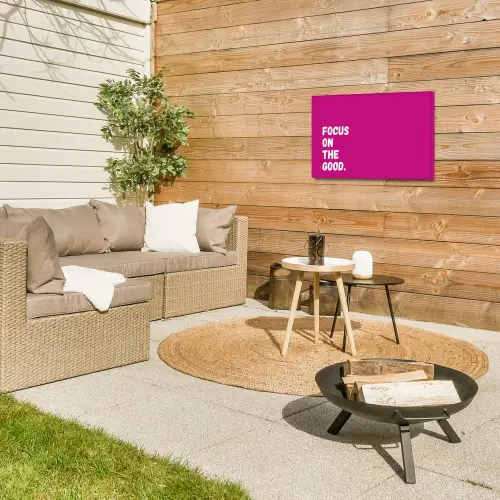 Focus on the good - Roze - Simple Tuinposter op houten frame 2 cm dik klein -sfeer2