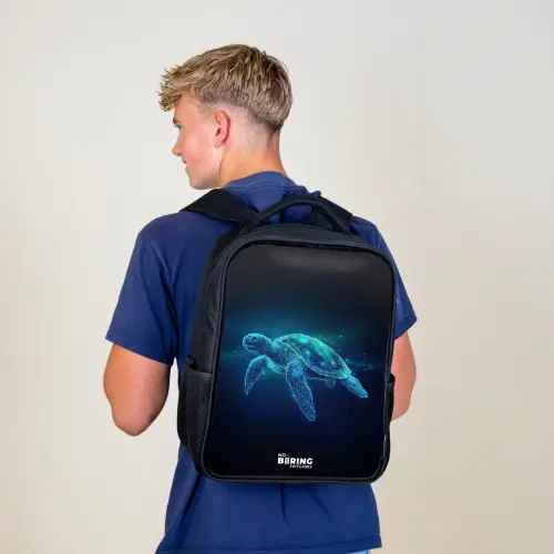 Lichtgevende schildpad in digitale oceaan Rugzak - Zwart middel -sfeer8